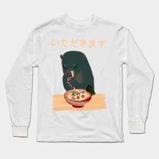 cute otter eats ramen Long Sleeve T-Shirt